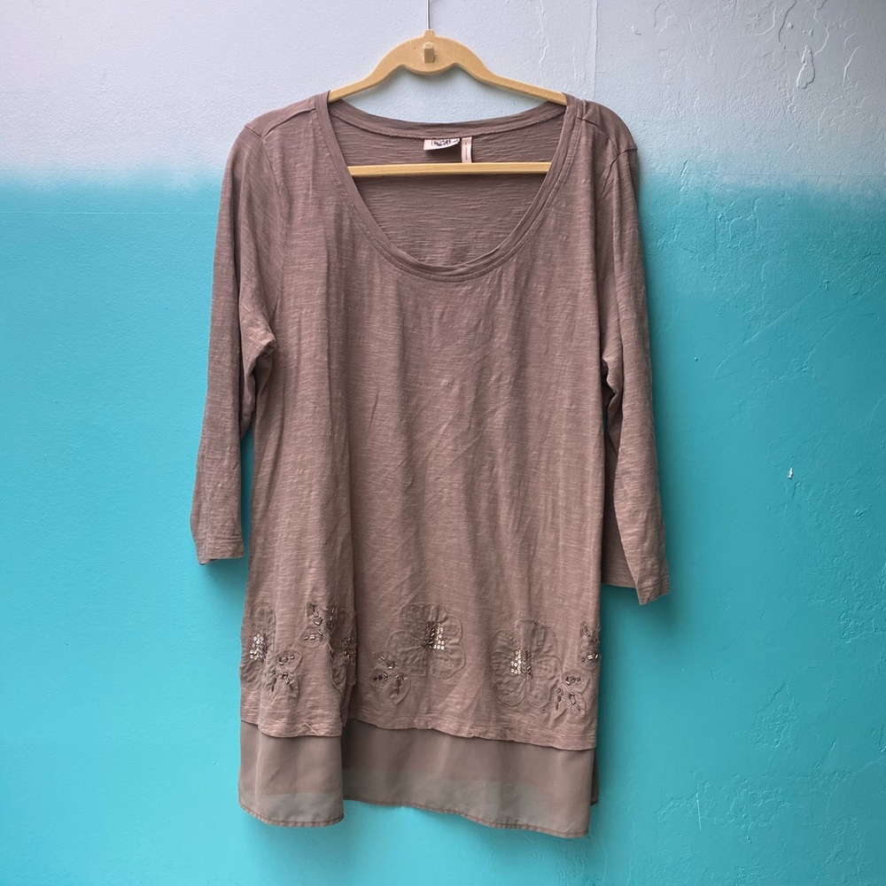LOGO long sleeved beaded shirt in coco
